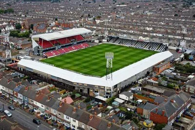 Toàn cảnh sân vận động Blundell Park từ trên cao, sân nhà của Grimsby Town FC