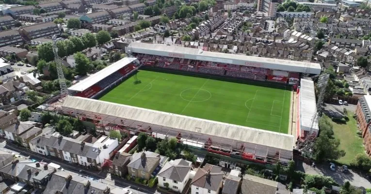 Toàn cảnh sân vận động Griffin Park, sân nhà cũ của Brentford FC