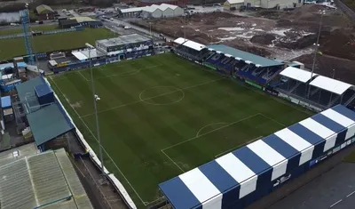 Toàn cảnh sân vận động Holker Street từ trên cao, sân nhà của câu lạc bộ Barrow AFC