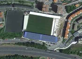 Toàn cảnh sân vận động Ipurua của SD Eibar, sân nhà có sức chứa khiêm tốn của câu lạc bộ Basque tại La Liga.