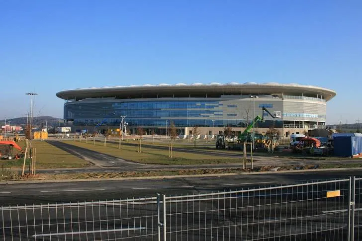 Toàn cảnh sân vận động Rhein-Neckar-Arena nhìn từ xa trong quá trình xây dựng.