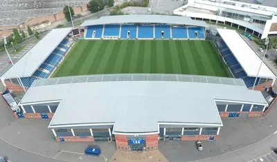 Toàn cảnh sân vận động SMH Group Stadium nhìn từ trên cao, sân nhà của Chesterfield FC