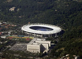 Toàn cảnh sân vận động Stadio Olimpico nhìn từ trên cao với kiến trúc mái vòm đặc trưng