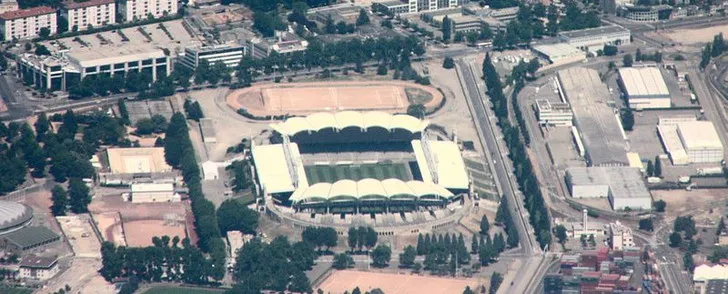 Toàn cảnh Stade de Gerland năm 2011, sân cũ của Olympique Lyonnais