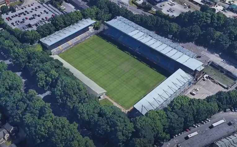 Toàn cảnh The Shay Stadium nhìn từ trên cao, minh họa sơ đồ sân.