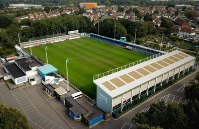 Tổng quan Sân vận động Cherrywood Road, sân nhà của Farnborough FC ở Hampshire