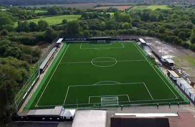 Tổng quan sân vận động Dales Lane, sân nhà của câu lạc bộ Rushall Olympic FC tại Walsall.