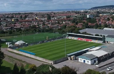 Tổng quan sân vận động Optima (Woodspring Stadium) của Weston-super-Mare AFC nhìn từ trên cao
