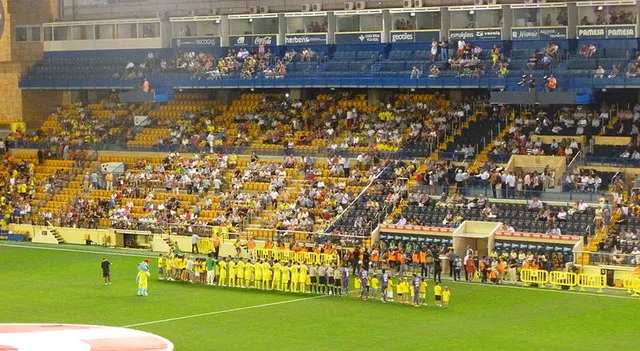 Trận đấu giữa Villarreal và Fiorentina trên sân Estadio de la Cerámica