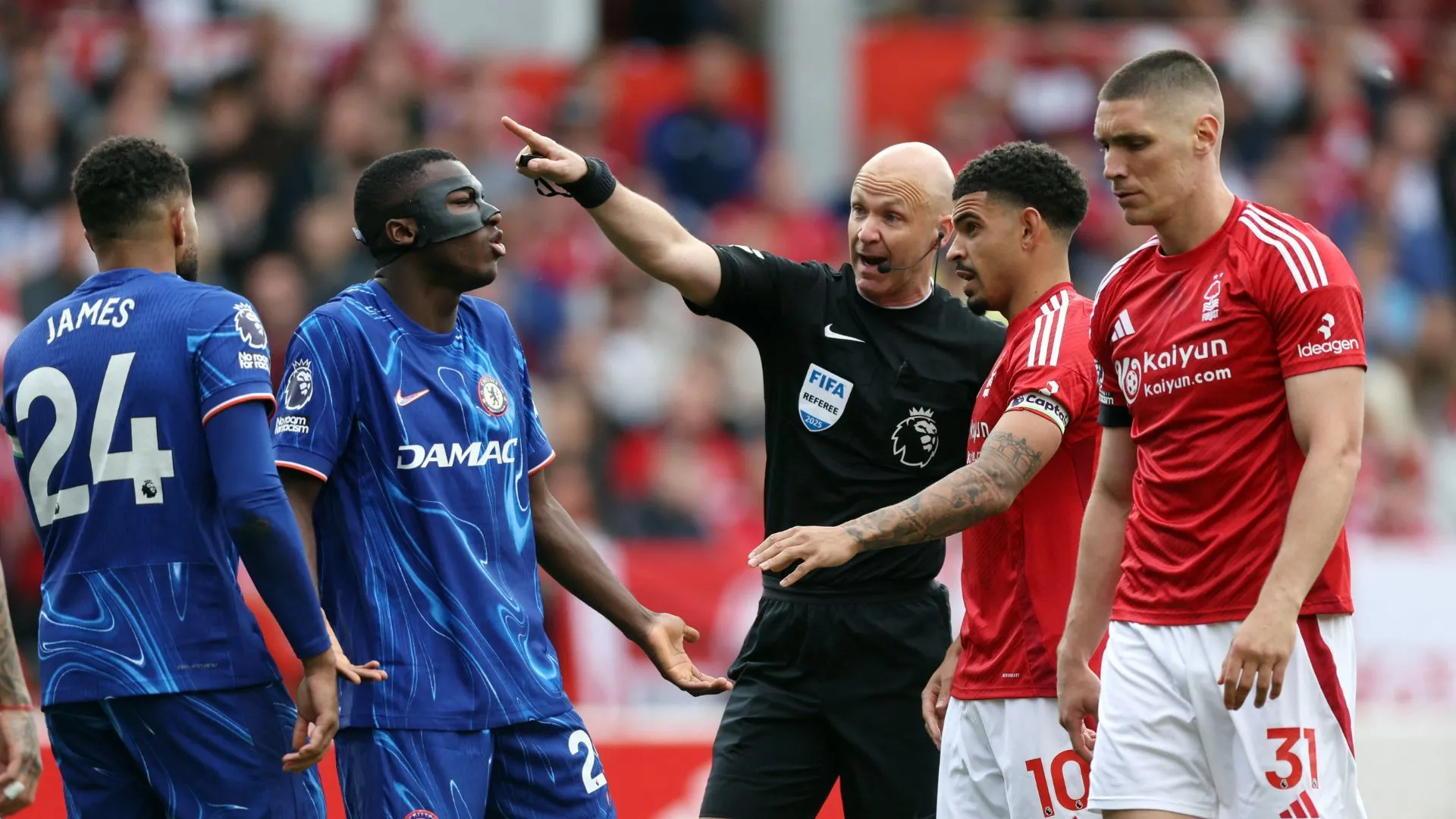 Trọng tài Anthony Taylor bắt chính một trận đấu tại Premier League