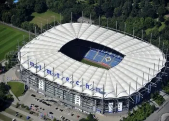 Volksparkstadion với cấu trúc hiện đại nhìn từ trên cao