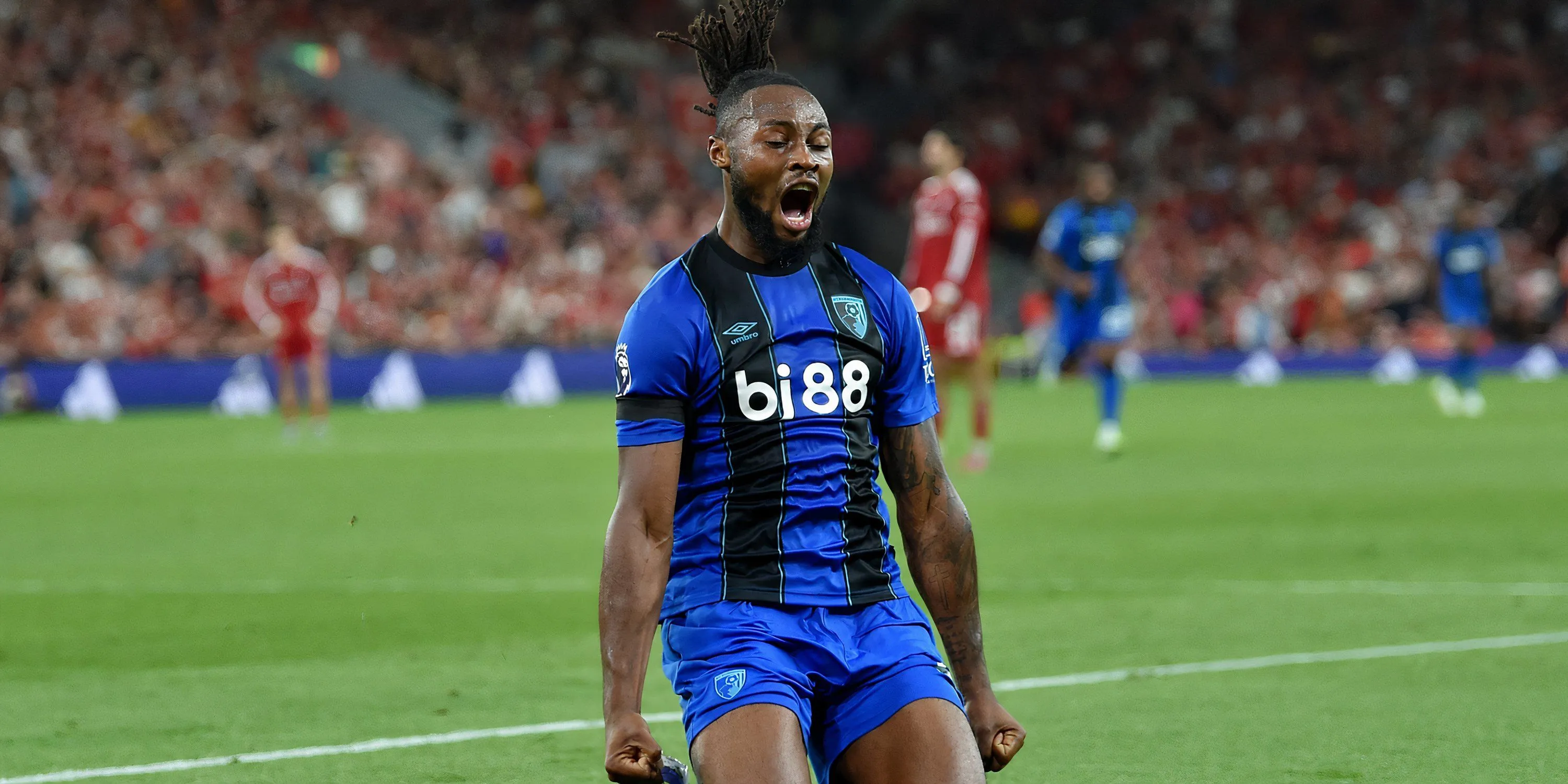 Antoine Semenyo ăn mừng bàn thắng vào lưới Liverpool trong trận đấu mở màn Premier League