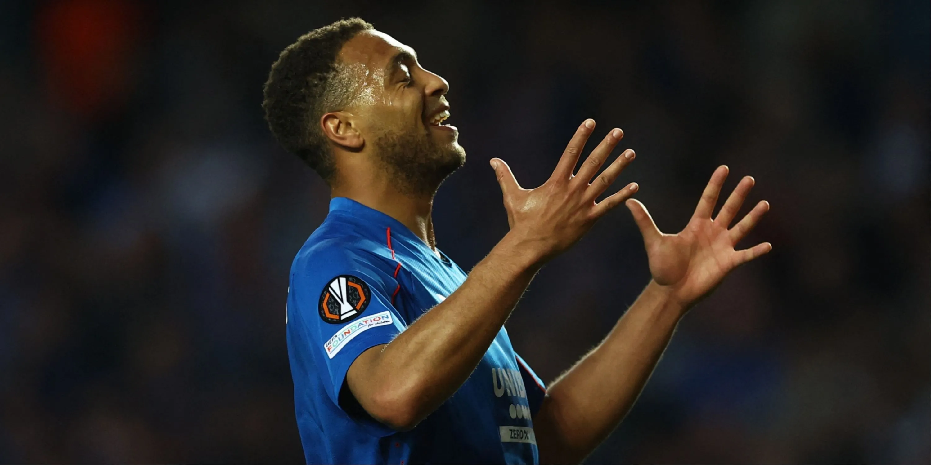Cyriel Dessers trong một trận đấu quan trọng của Rangers tại Premiership