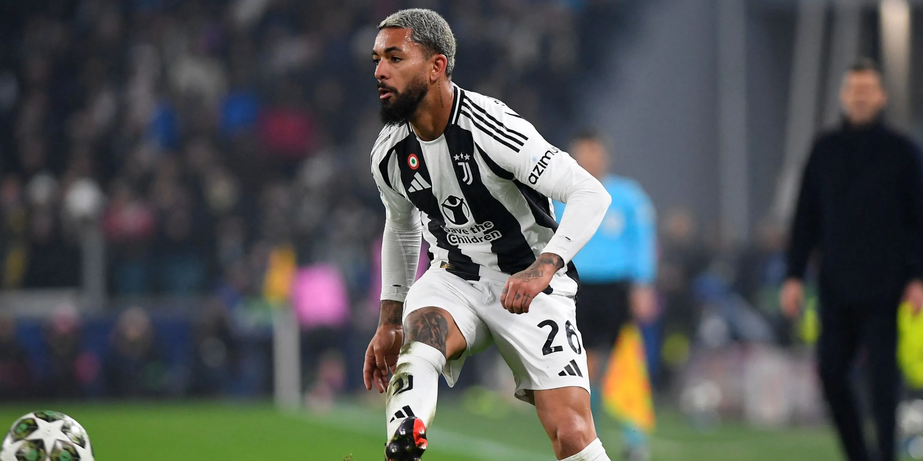 Douglas Luiz tại buổi tập của Juventus