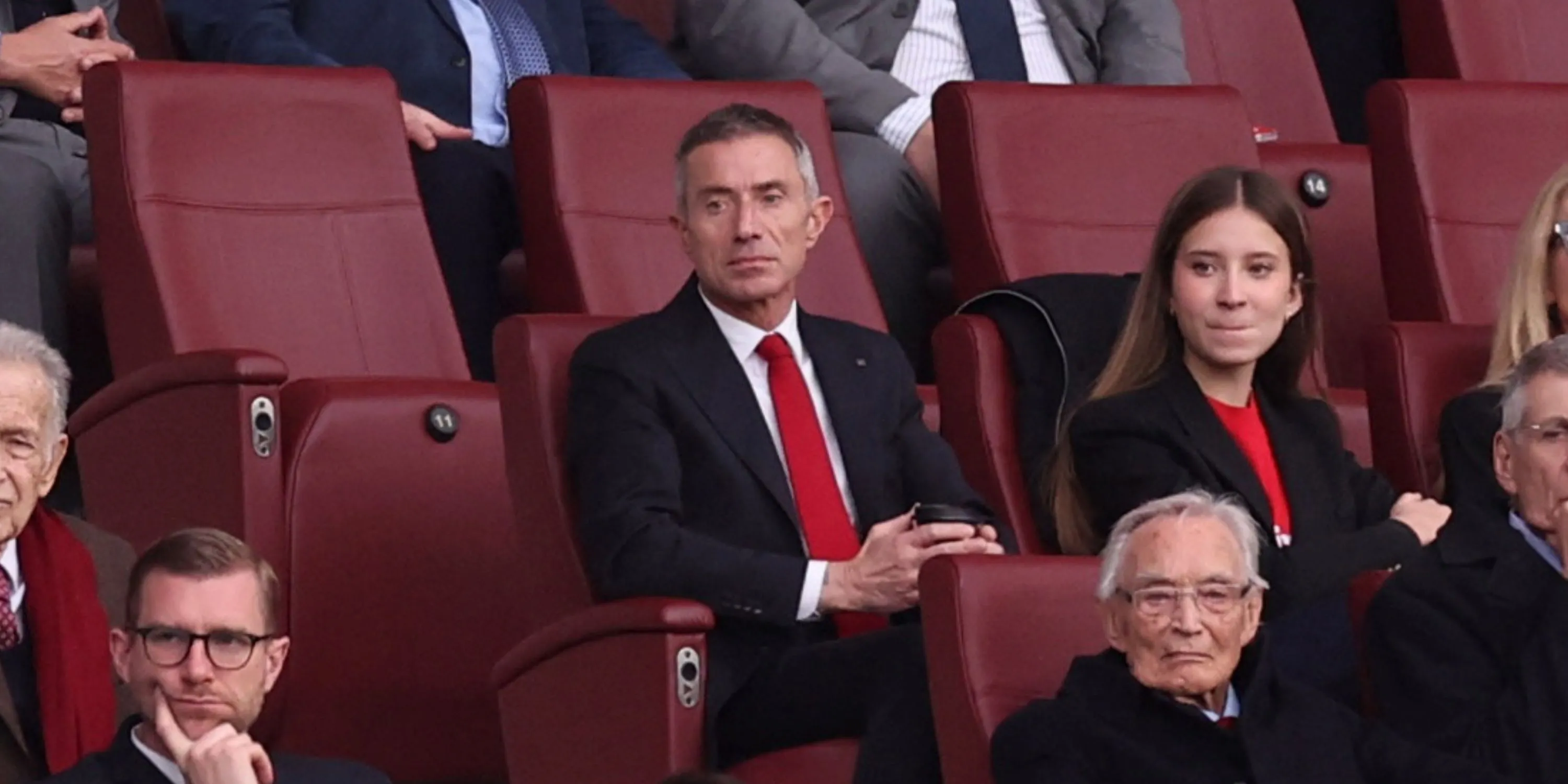 Giám đốc thể thao Arsenal Andrea Berta trong quá trình chuyển nhượng tại Premier League.