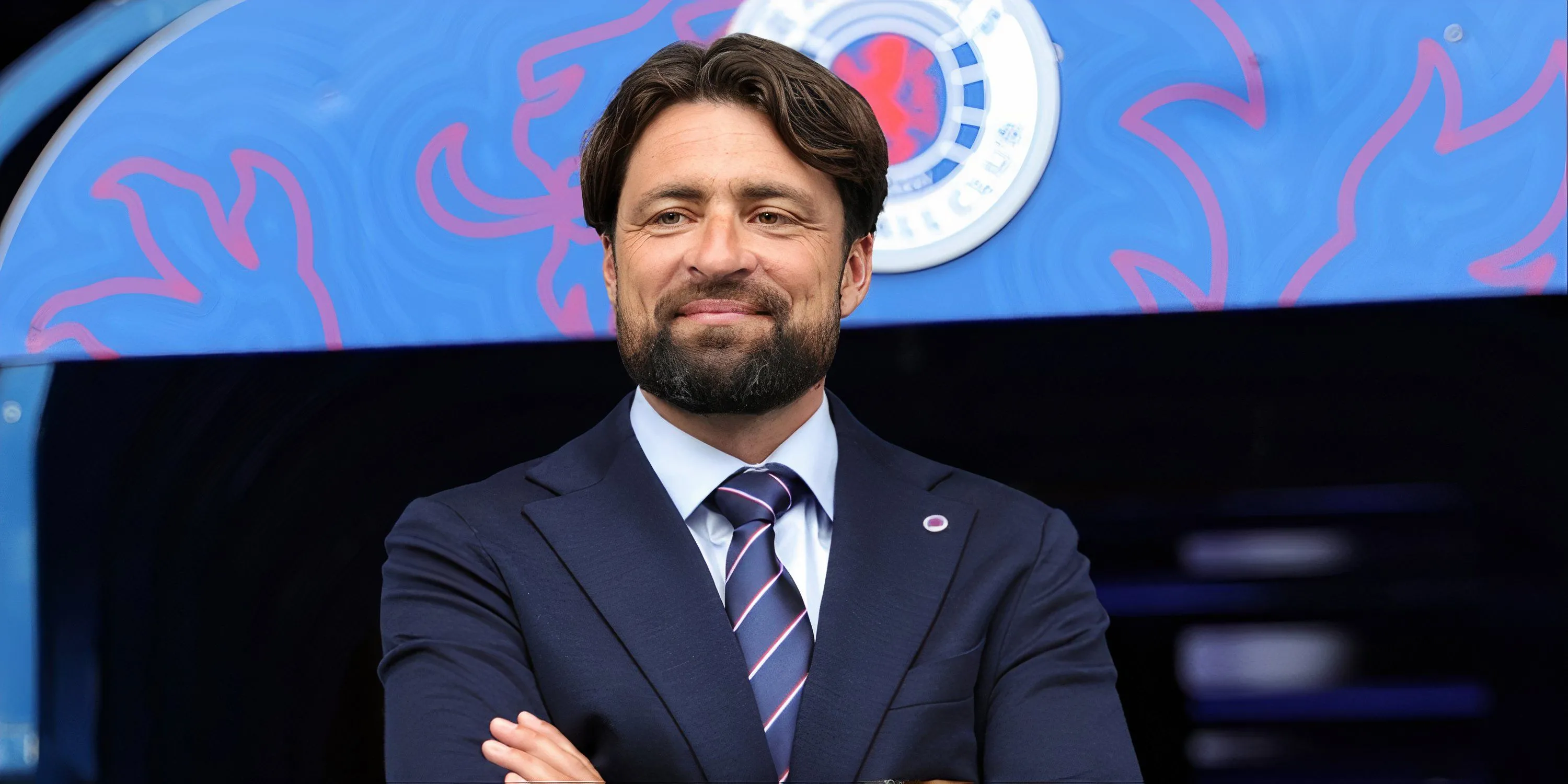 Huấn luyện viên Russell Martin trong buổi ra mắt Rangers, người đứng sau các quyết định chiến thuật và chuyển nhượng.
