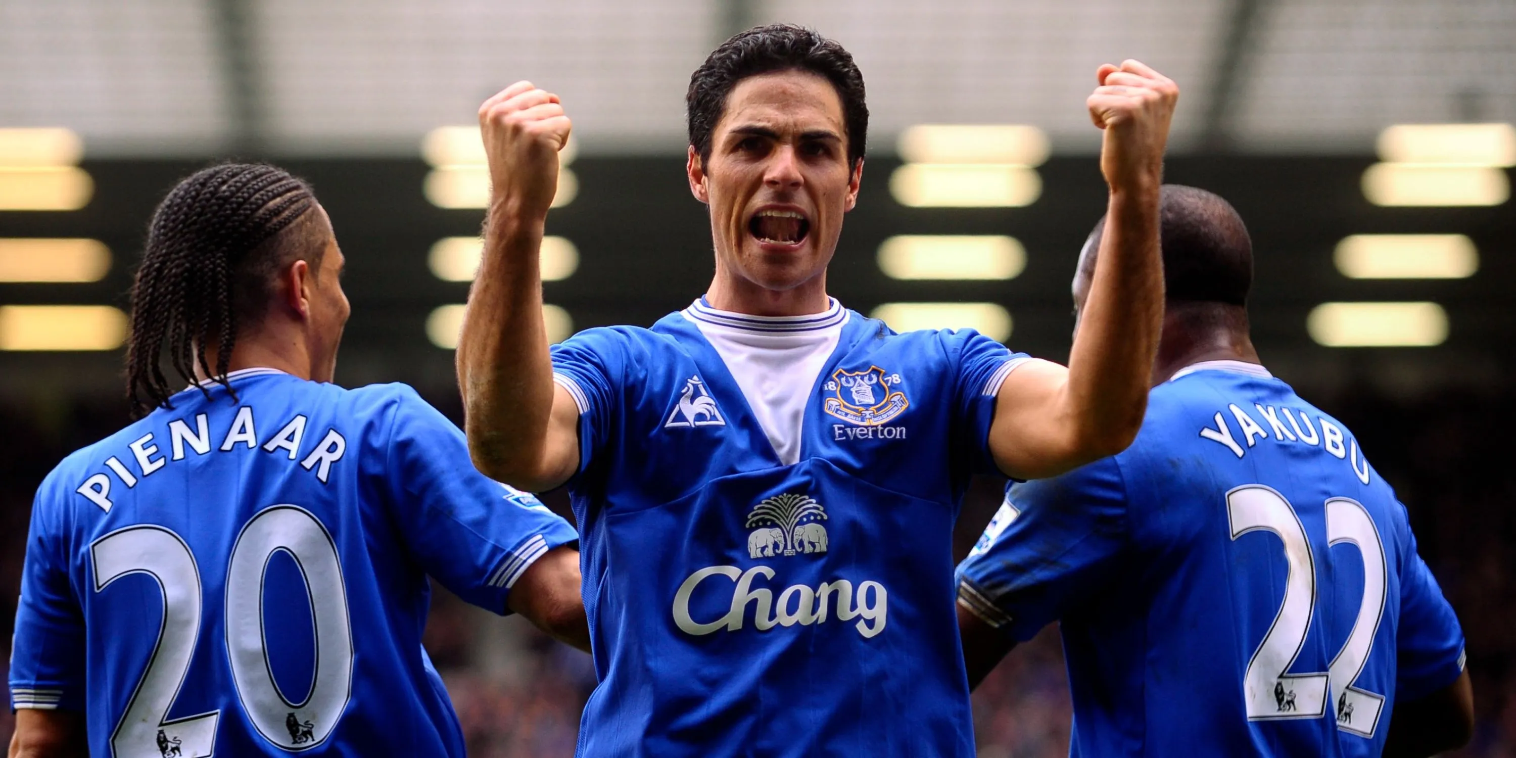 Mikel Arteta trong màu áo Everton, một tiền vệ đẳng cấp
