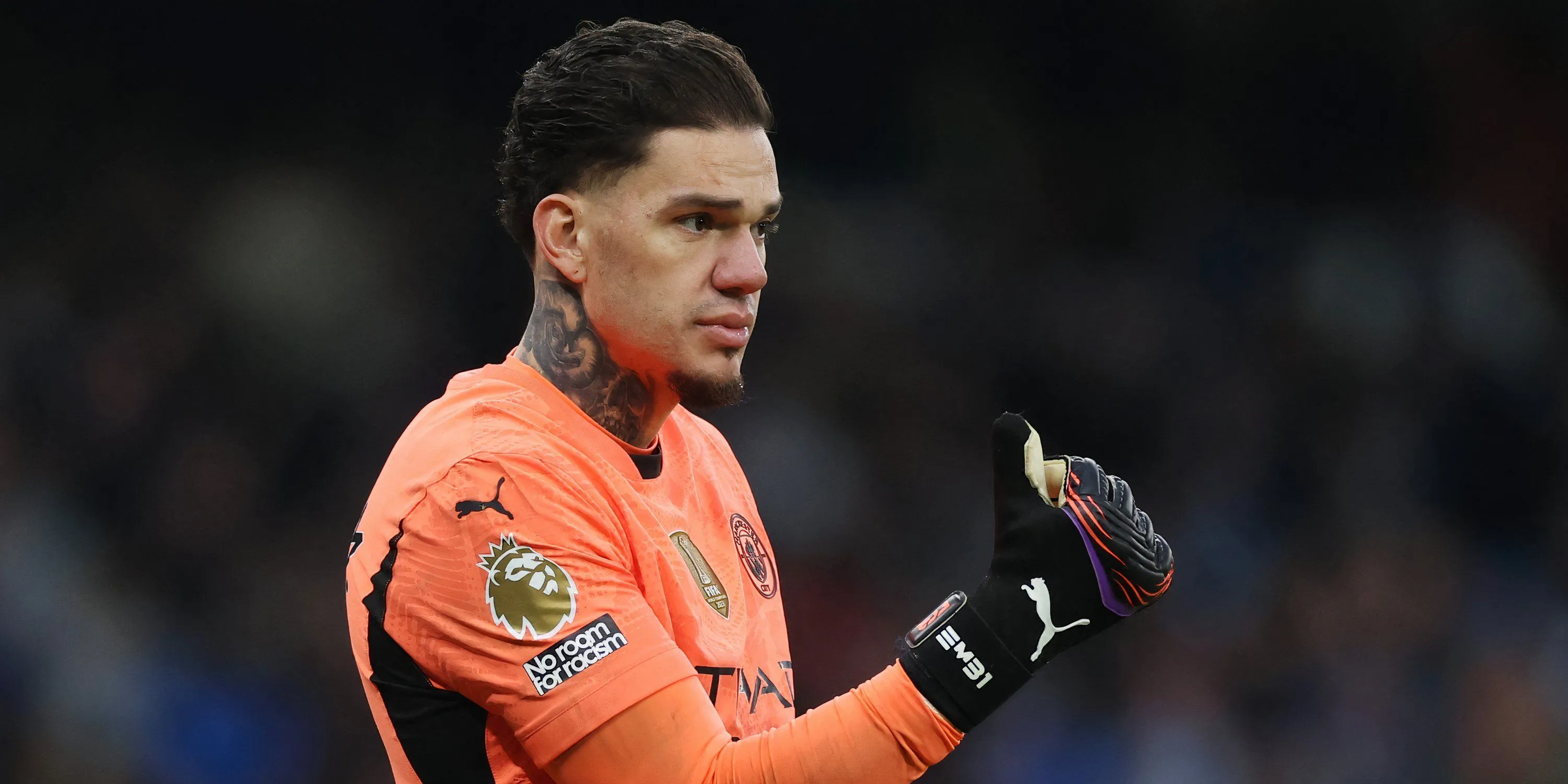Thủ môn Ederson của Manchester City trong một trận đấu tại Premier League.