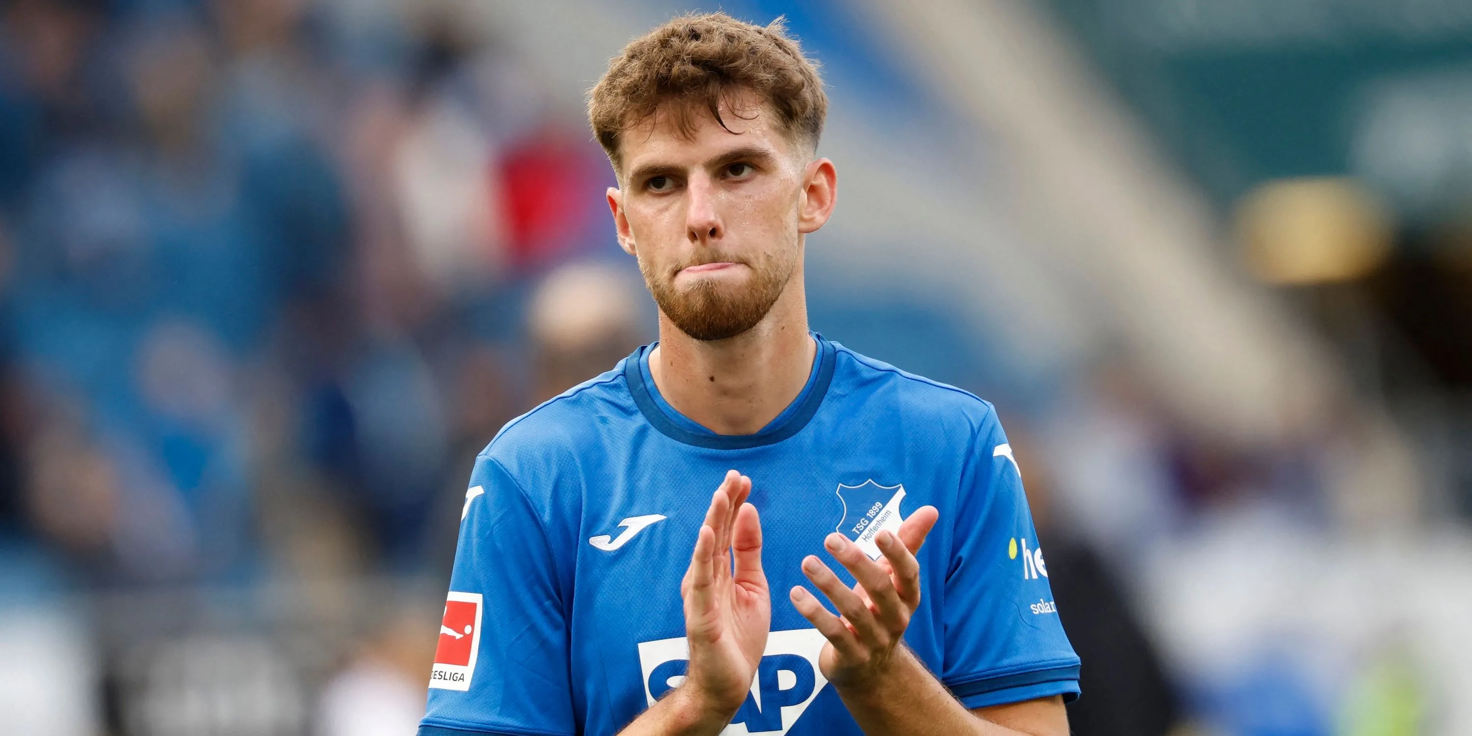 Tiền vệ Anton Stach của Hoffenheim trong màu áo câu lạc bộ cũ, một trong những tân binh phòng ngự của Leeds United.