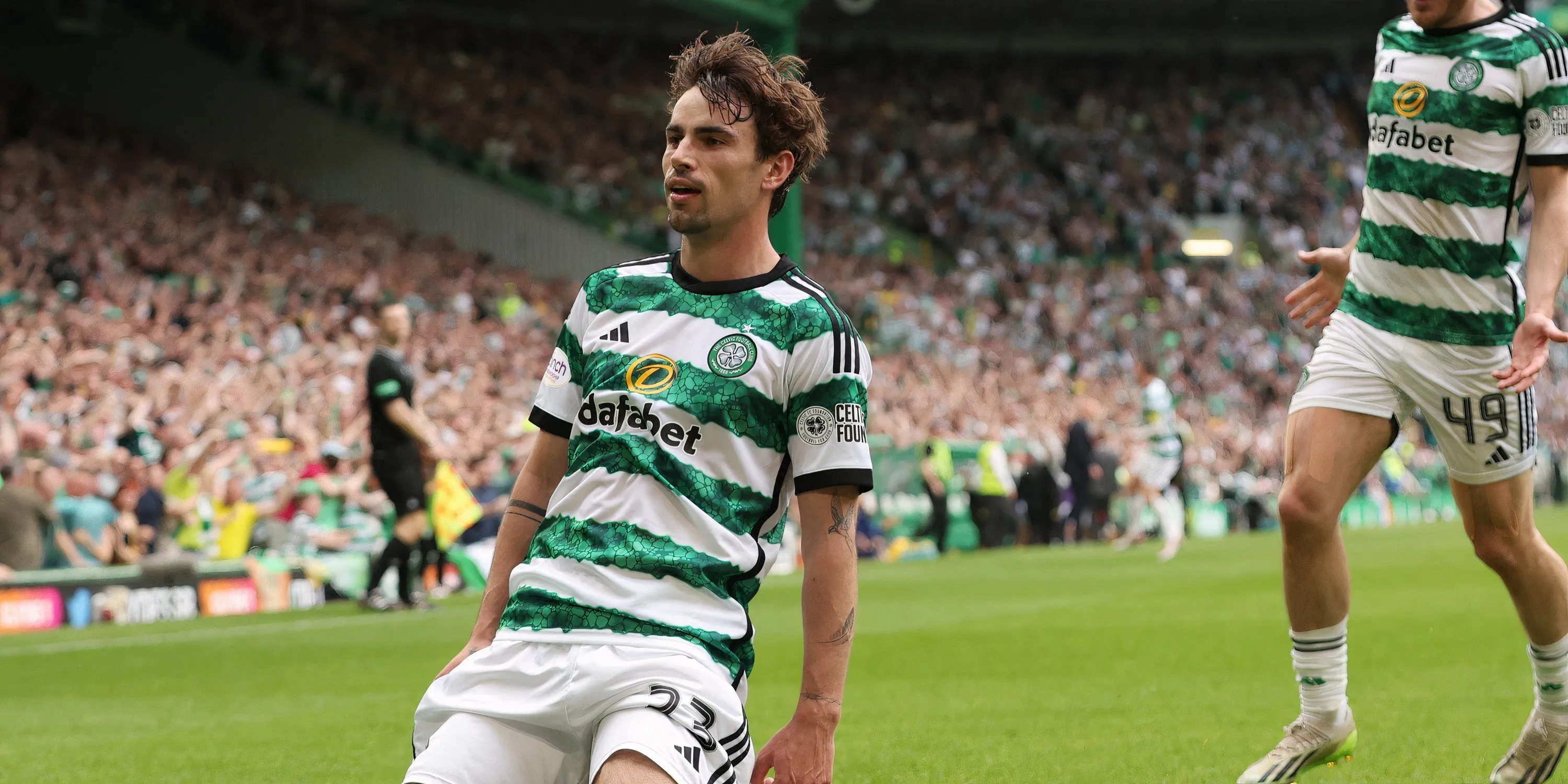 Tiền vệ Matt O'Riley trong màu áo Celtic tại giải Premiership