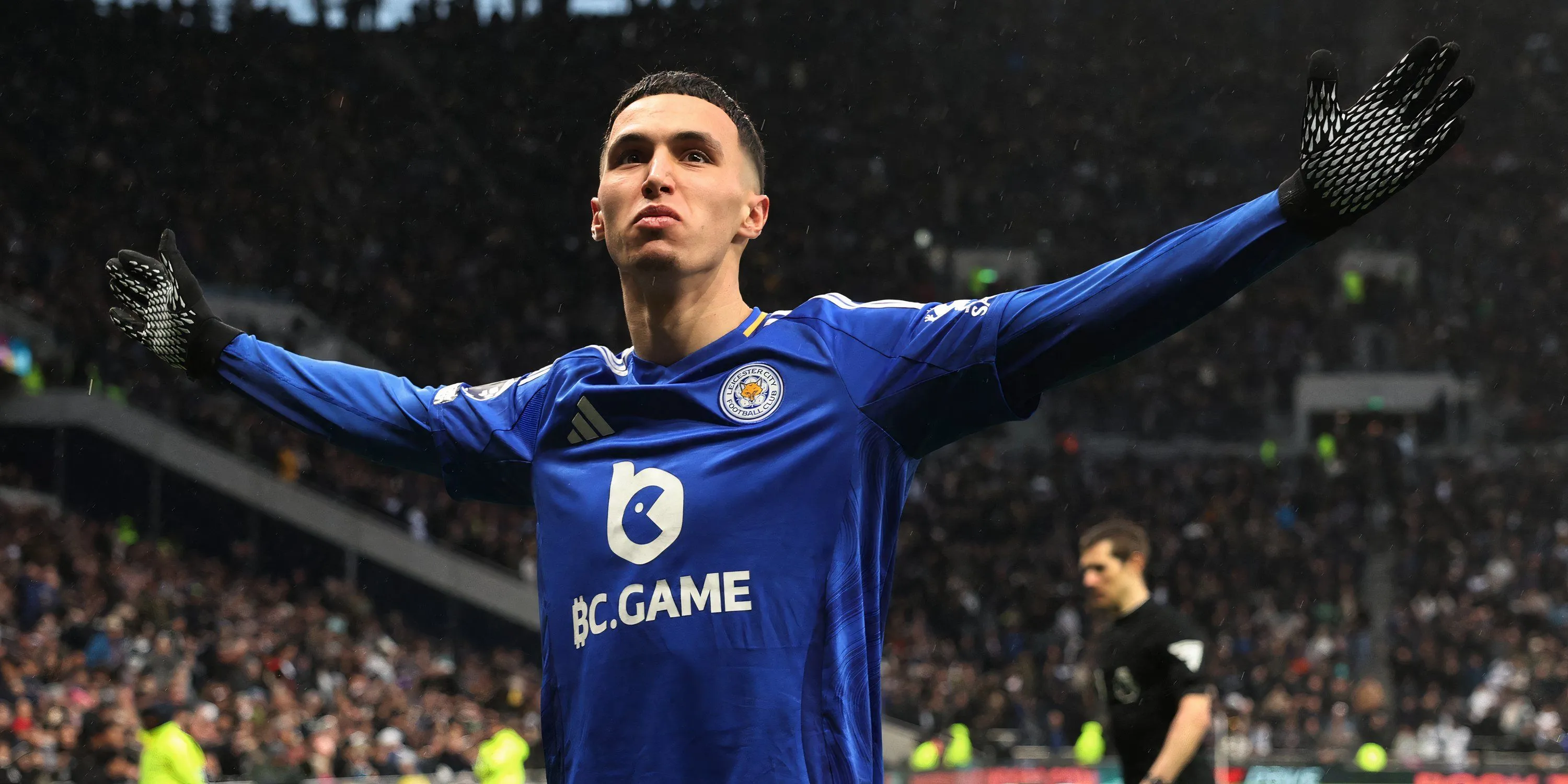 Tiền vệ tài năng Bilal El Khannouss trong trang phục thi đấu, mục tiêu chính của Leeds United trên thị trường chuyển nhượng.