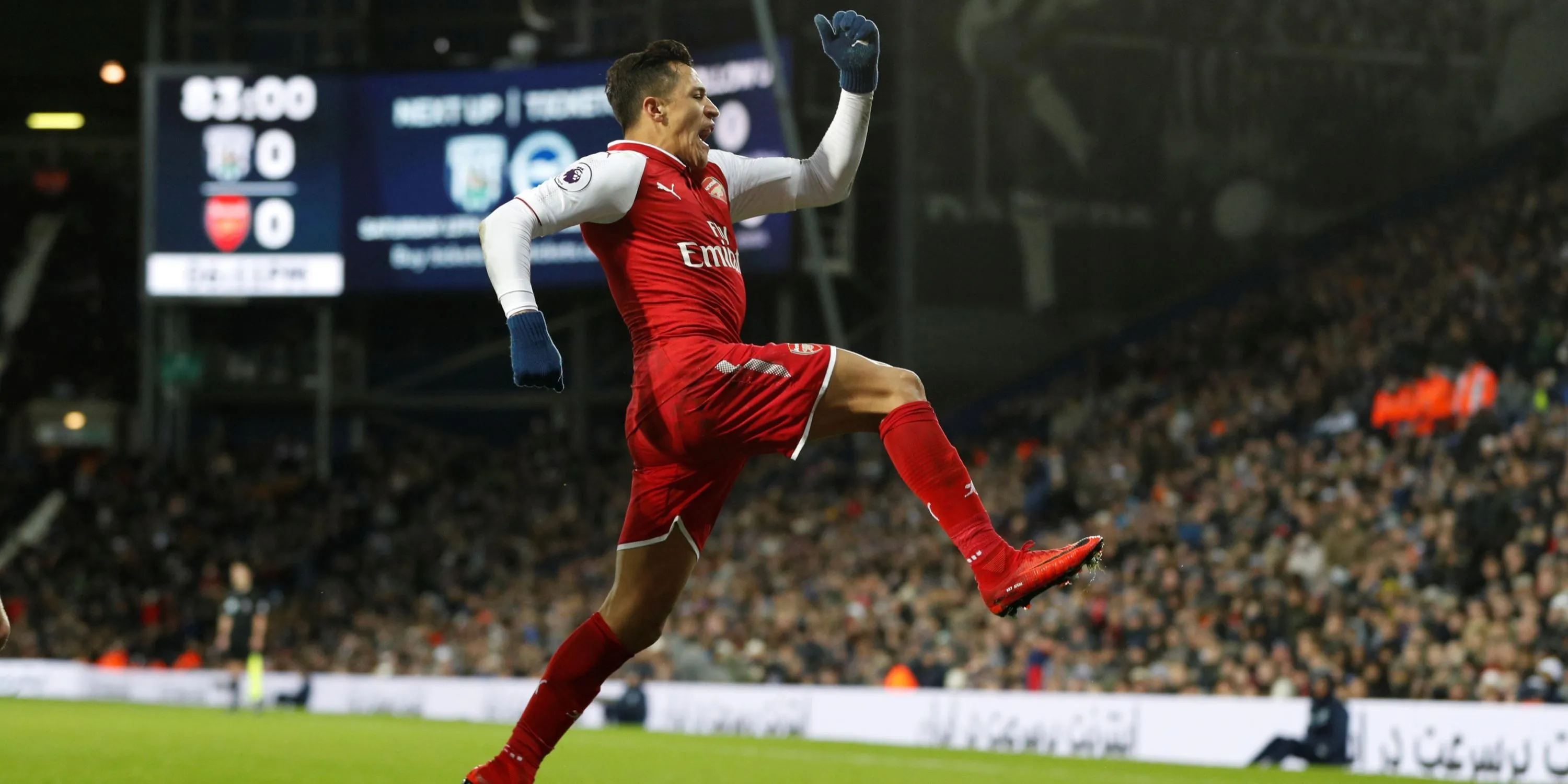 Alexis Sanchez trong màu áo Arsenal thi đấu