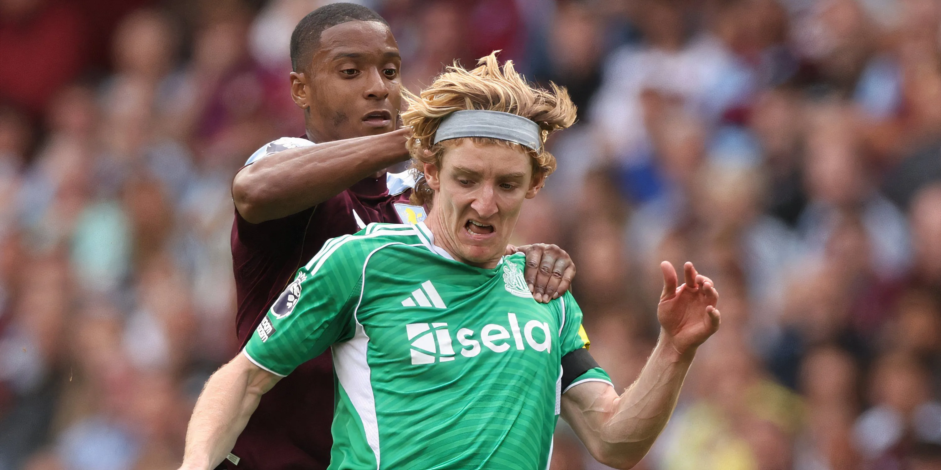 Anthony Gordon thi đấu cho Newcastle United tại Premier League, được đánh giá cao hơn Wissa