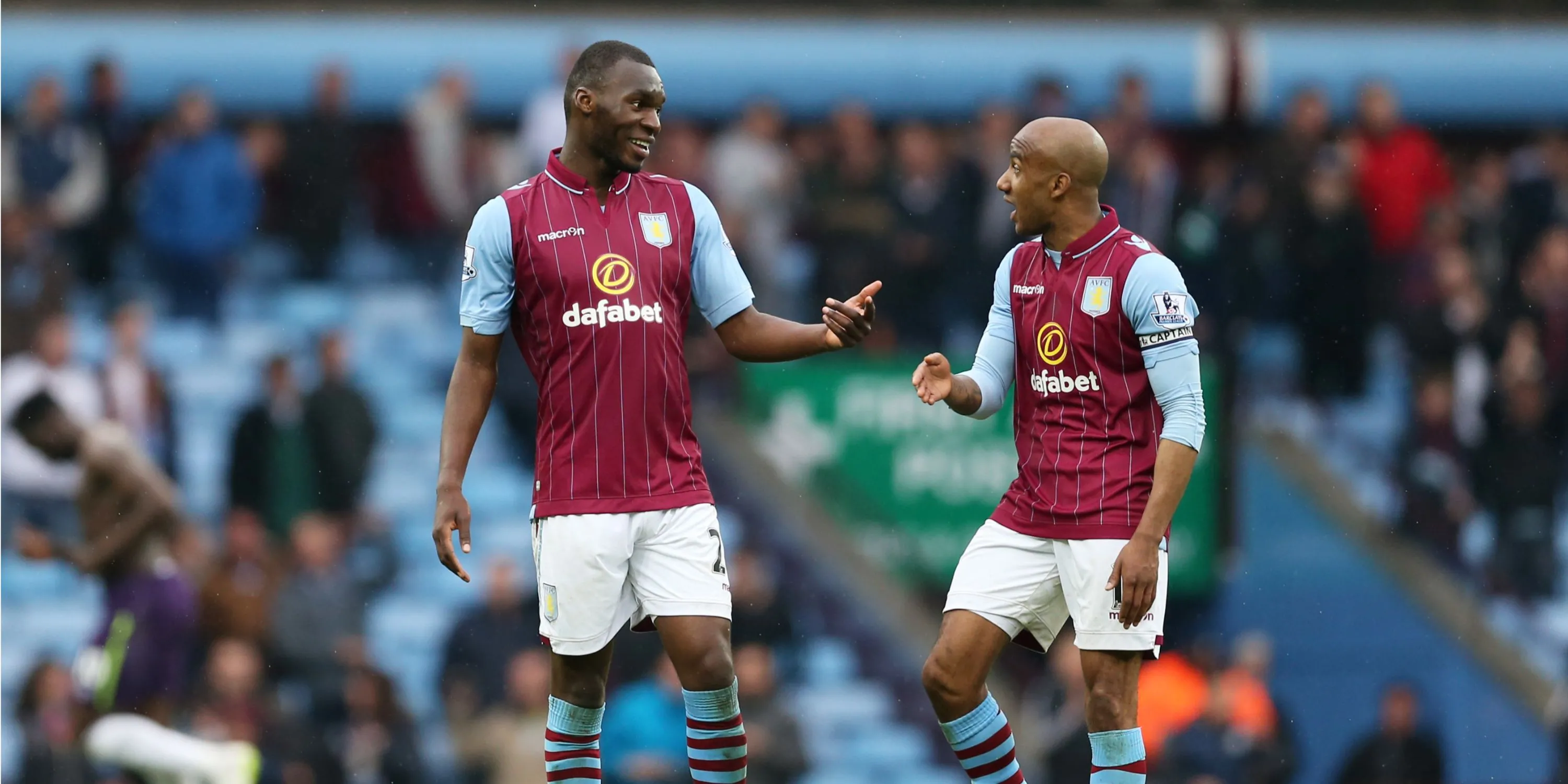 Christian Benteke thi đấu cho Aston Villa, thể hiện tham vọng cá nhân