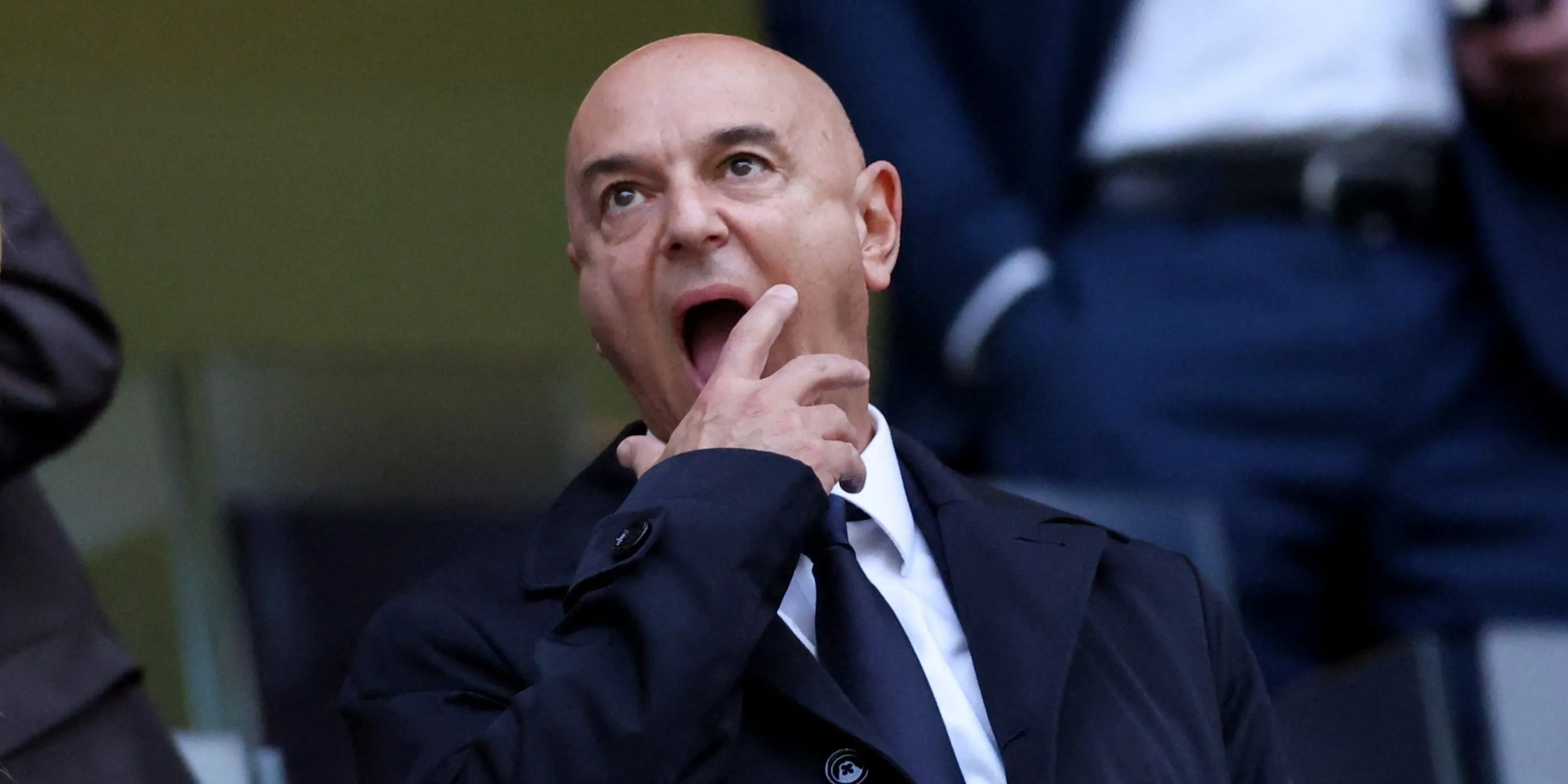 Daniel Levy trong vai trò chủ tịch điều hành Tottenham tại một trận đấu Premier League