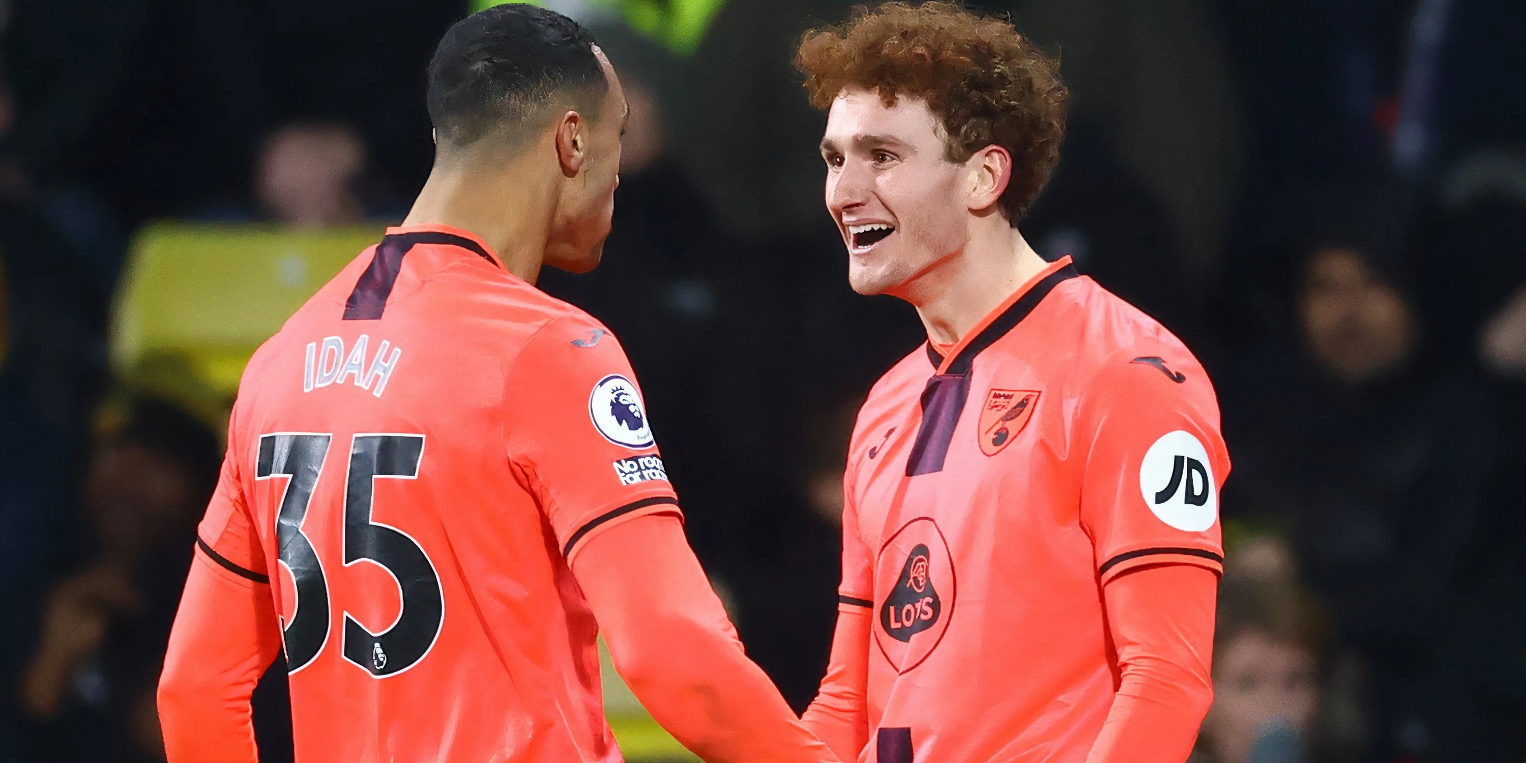 Josh Sargent trong màu áo Norwich City, thể hiện phong độ ấn tượng tại Championship và thu hút sự chú ý của HLV Daniel Farke của Leeds United.