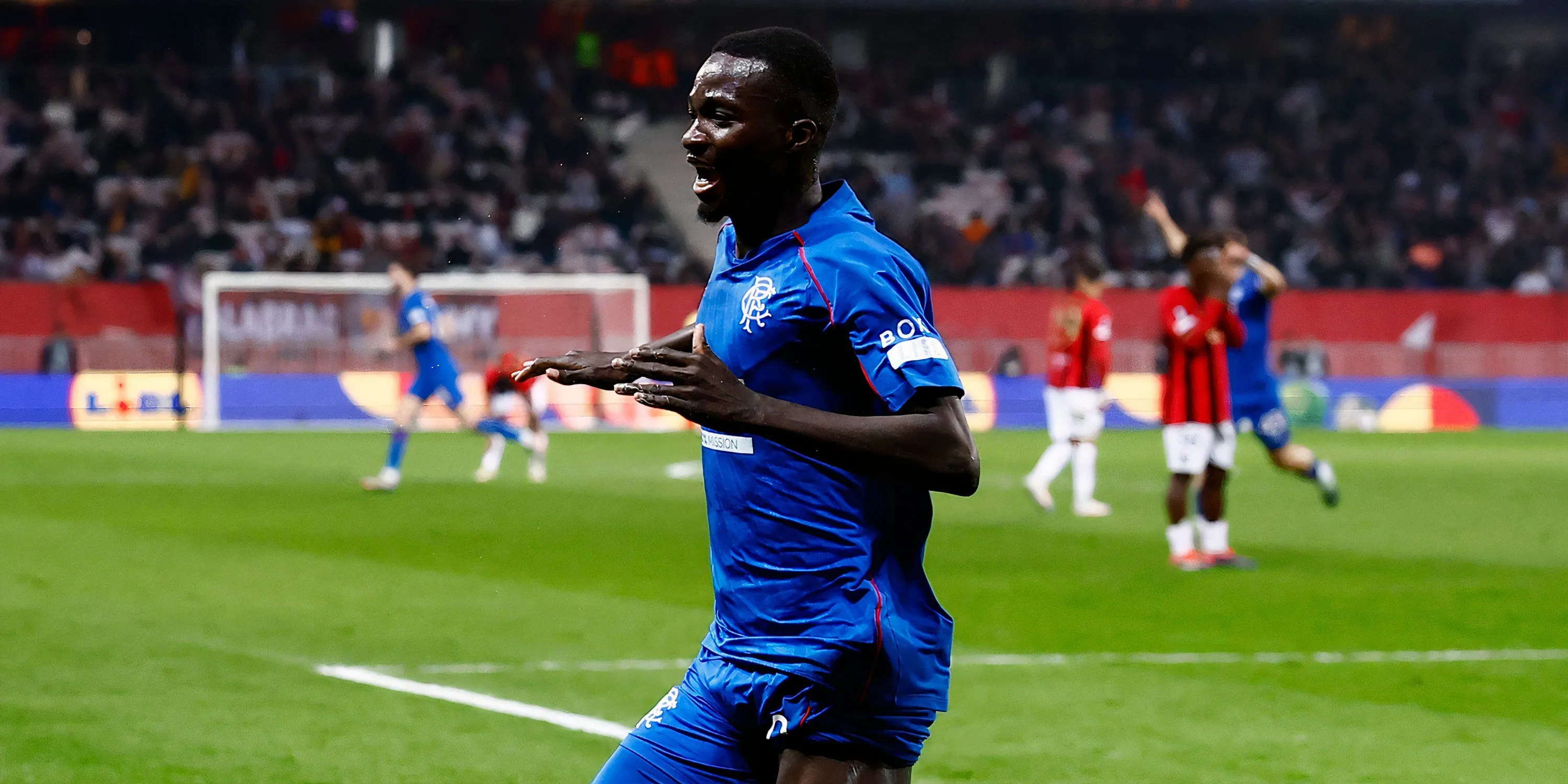 Mohamed Diomande của Rangers trong một trận đấu Europa League, trước khi phong độ có dấu hiệu sa sút.