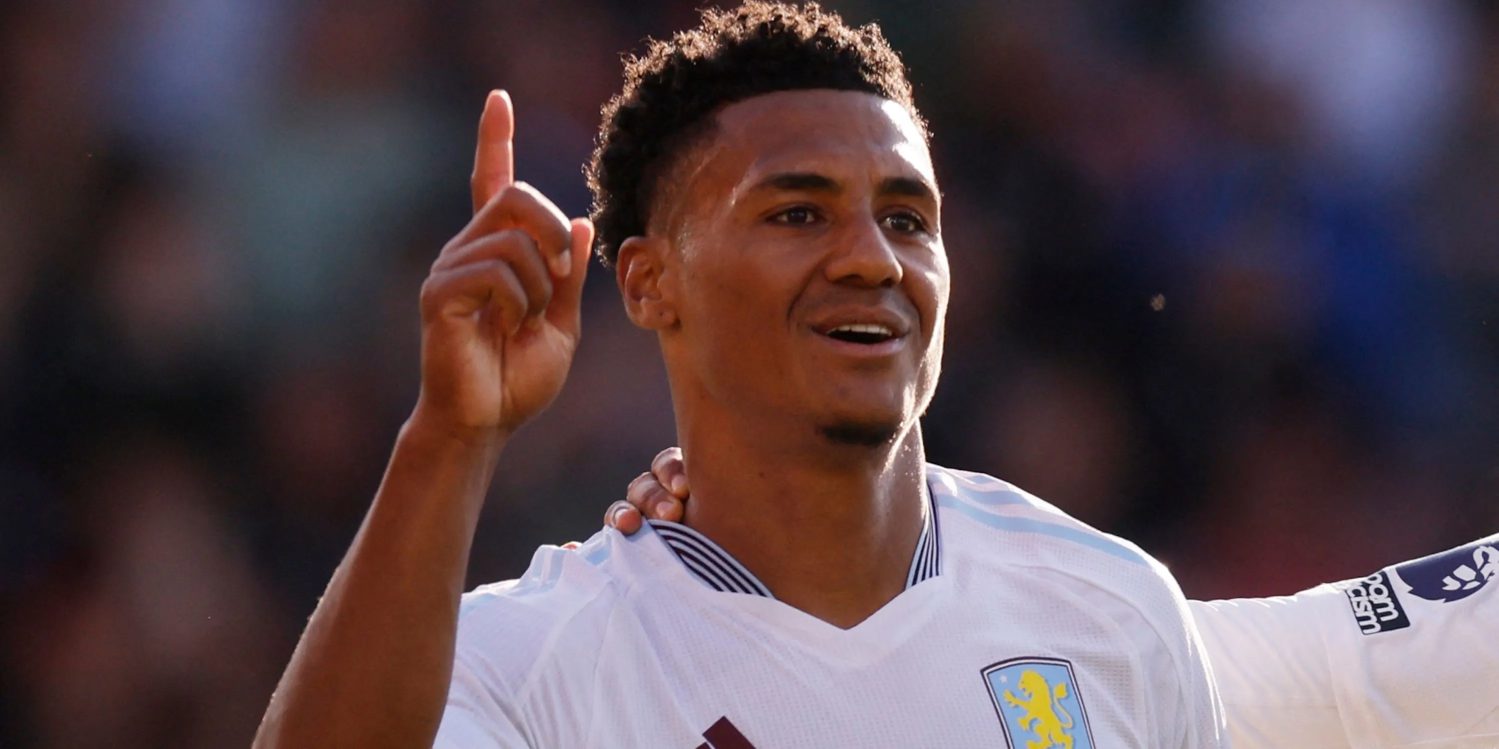Ollie Watkins ăn mừng bàn thắng, tiền đạo chủ chốt của Aston Villa