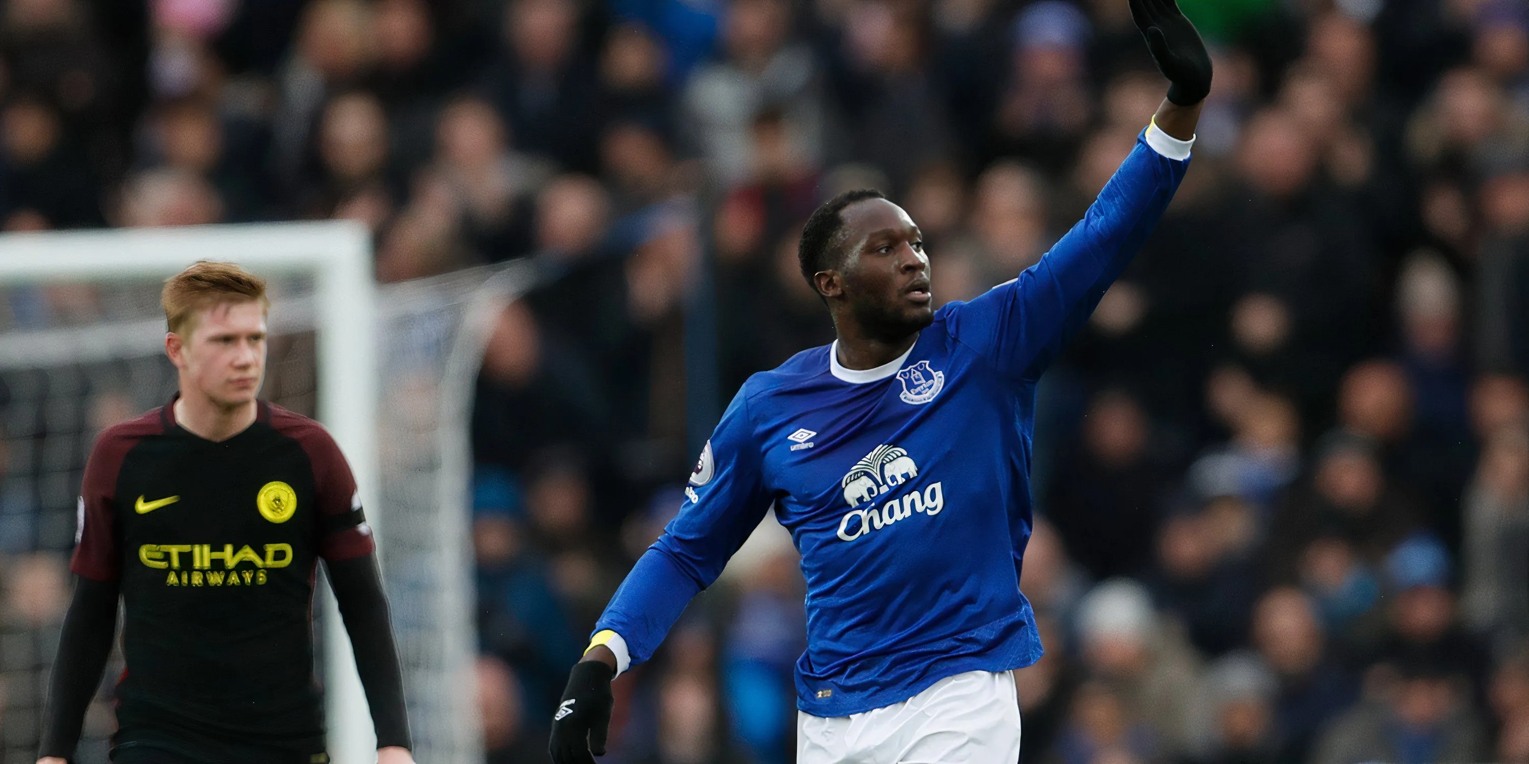 Romelu Lukaku trong màu áo Everton thi đấu tại Premier League
