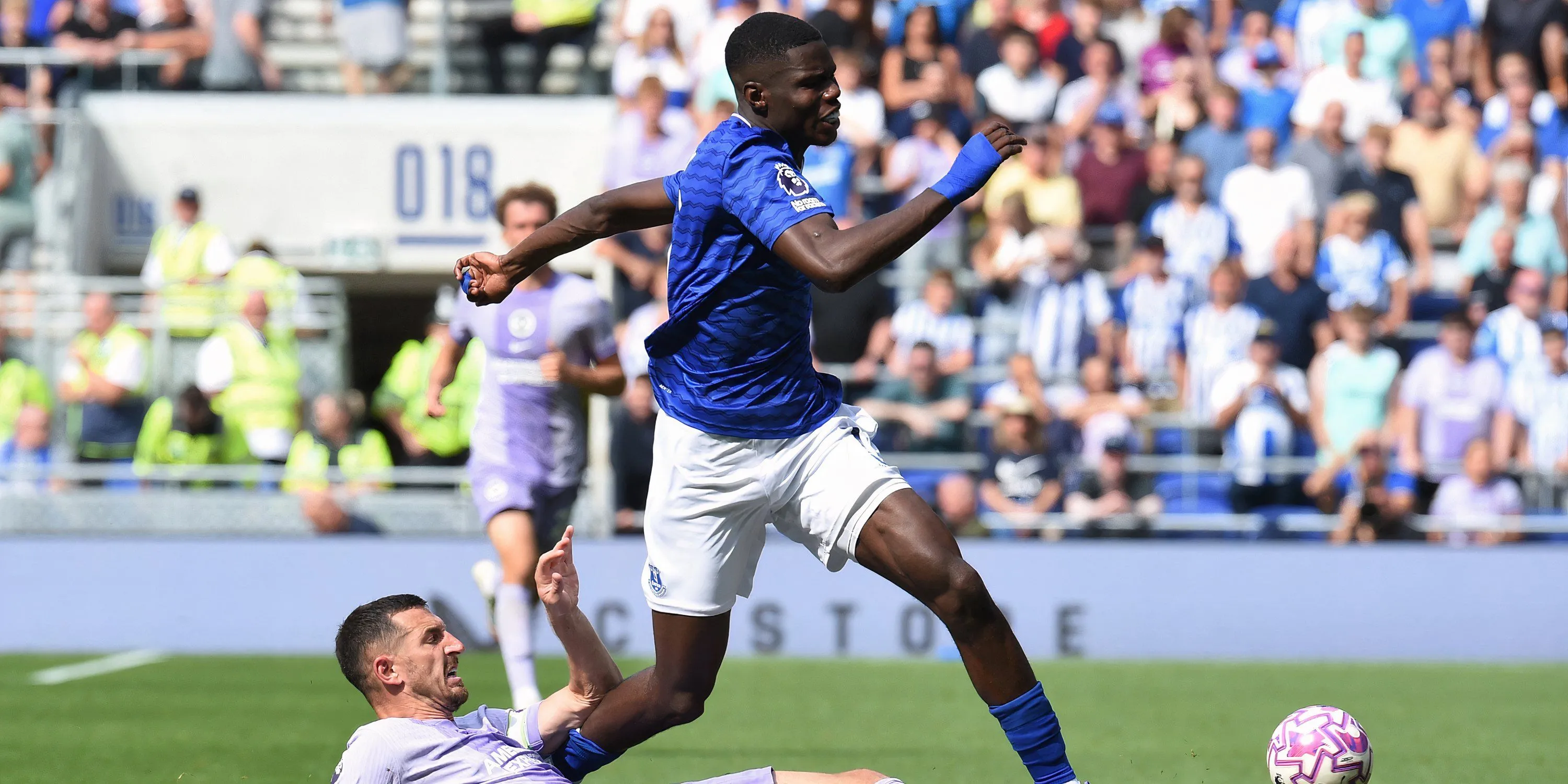 Thierno Barry, tiền đạo trẻ triển vọng của Everton