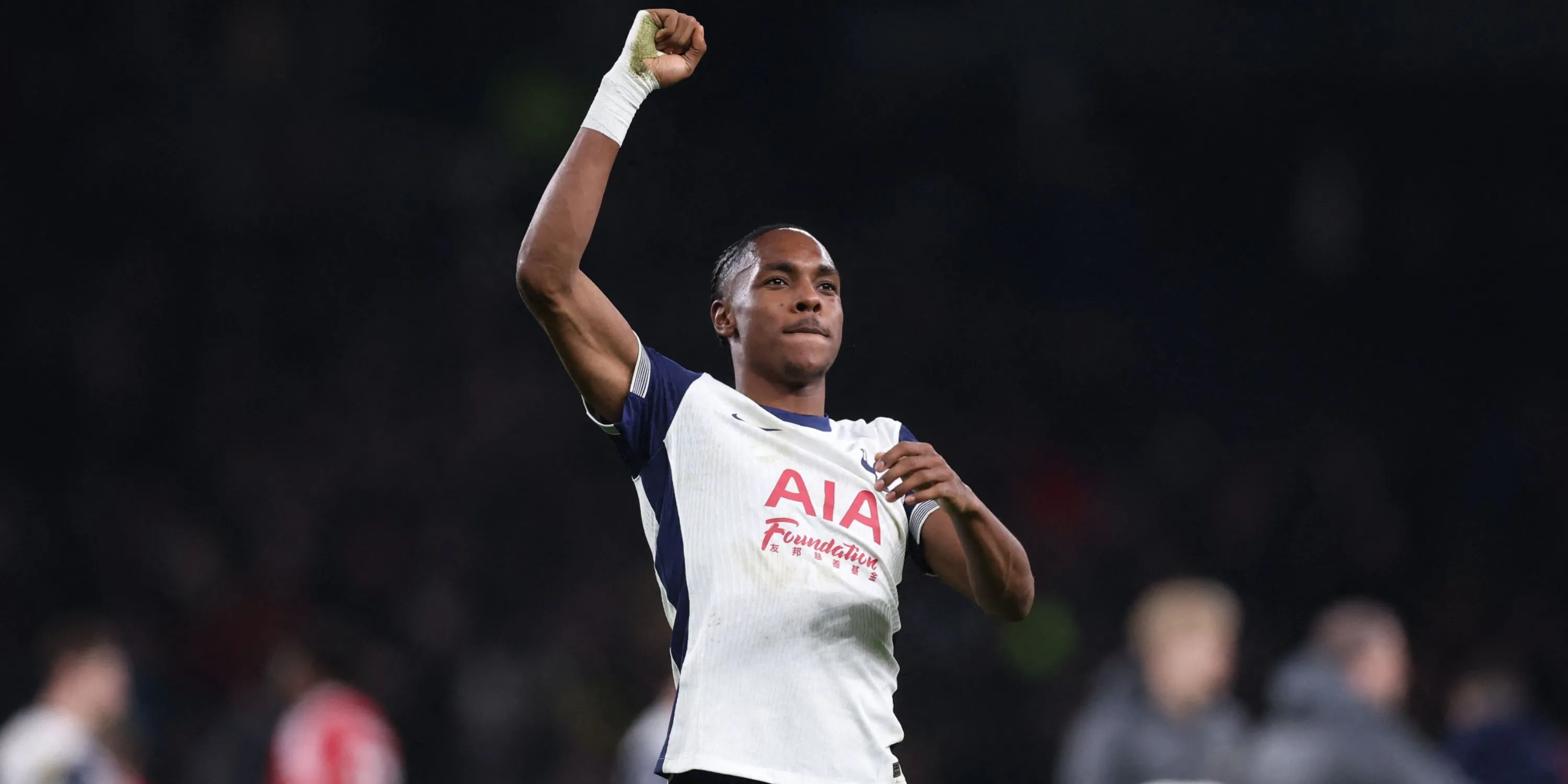 Tiền đạo trẻ Mathys Tel của Tottenham Hotspur thi đấu tại Premier League