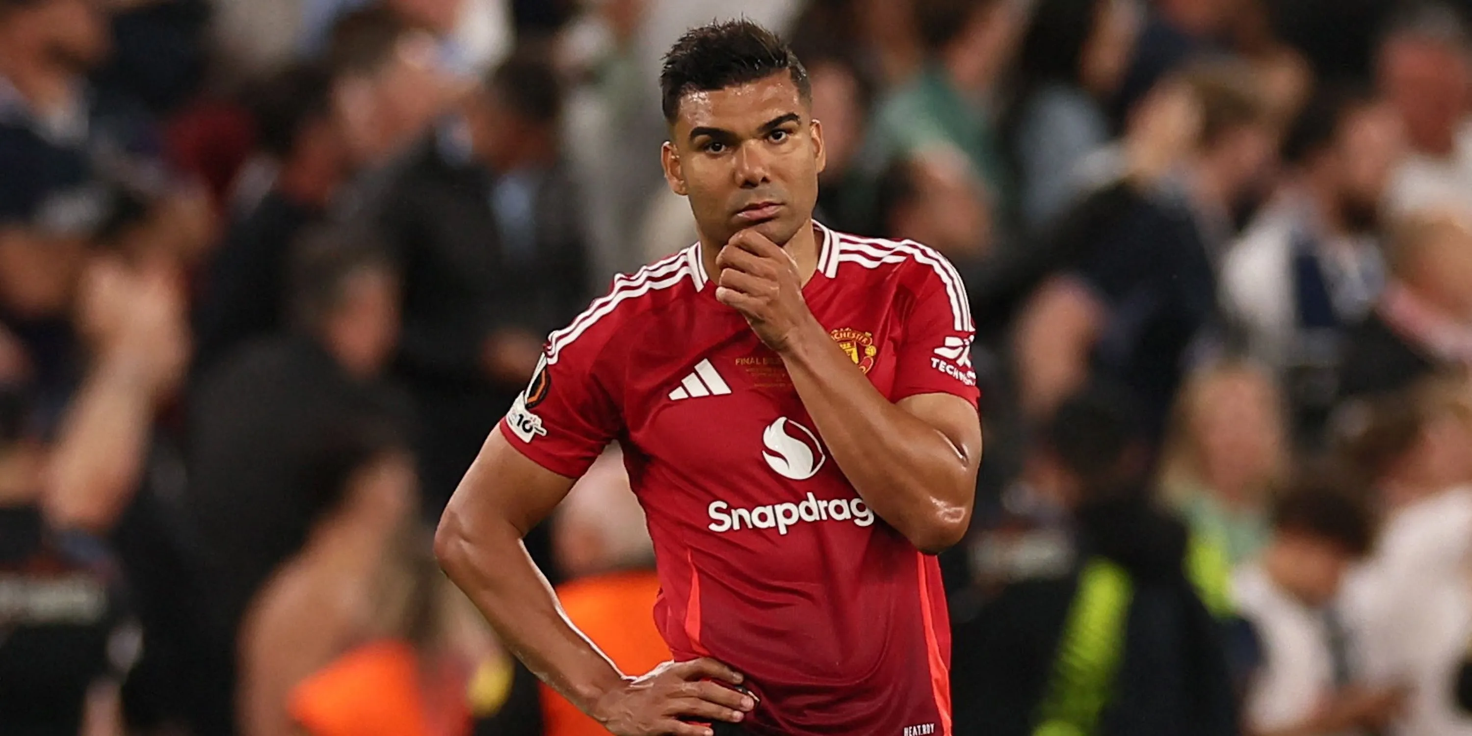 Tiền vệ Casemiro của Manchester United thể hiện sự thất vọng sau trận đấu, đối mặt với áp lực.