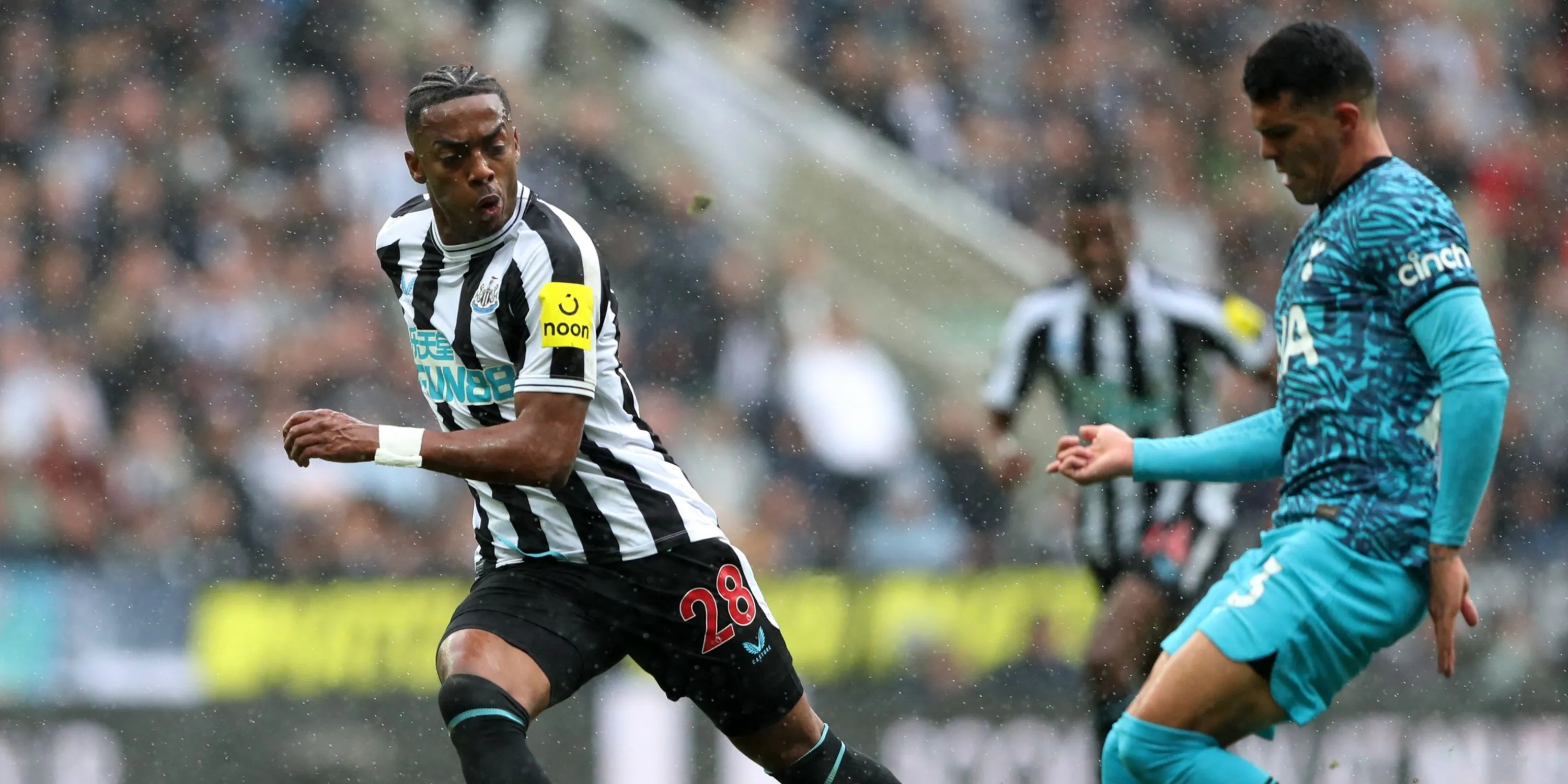 Tiền vệ Joe Willock của Newcastle United thể hiện sự thất vọng trên sân