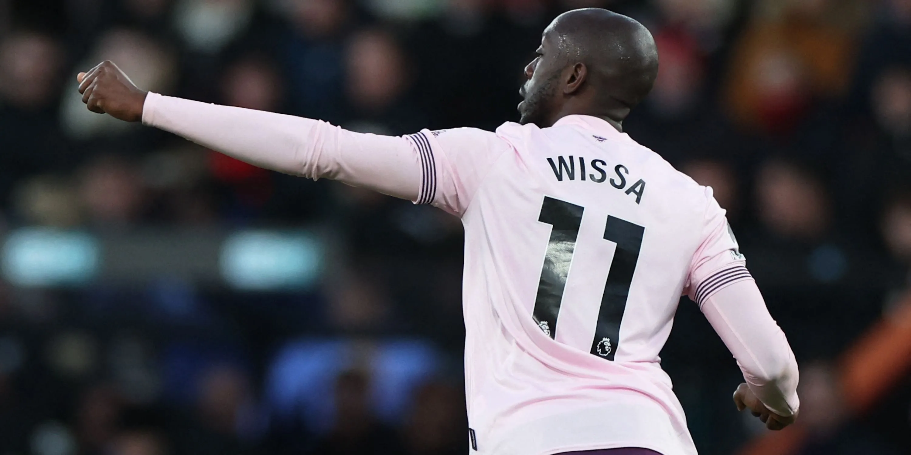 Yoane Wissa ăn mừng bàn thắng cho Brentford, ghi 45 bàn Premier League trước khi đến Newcastle