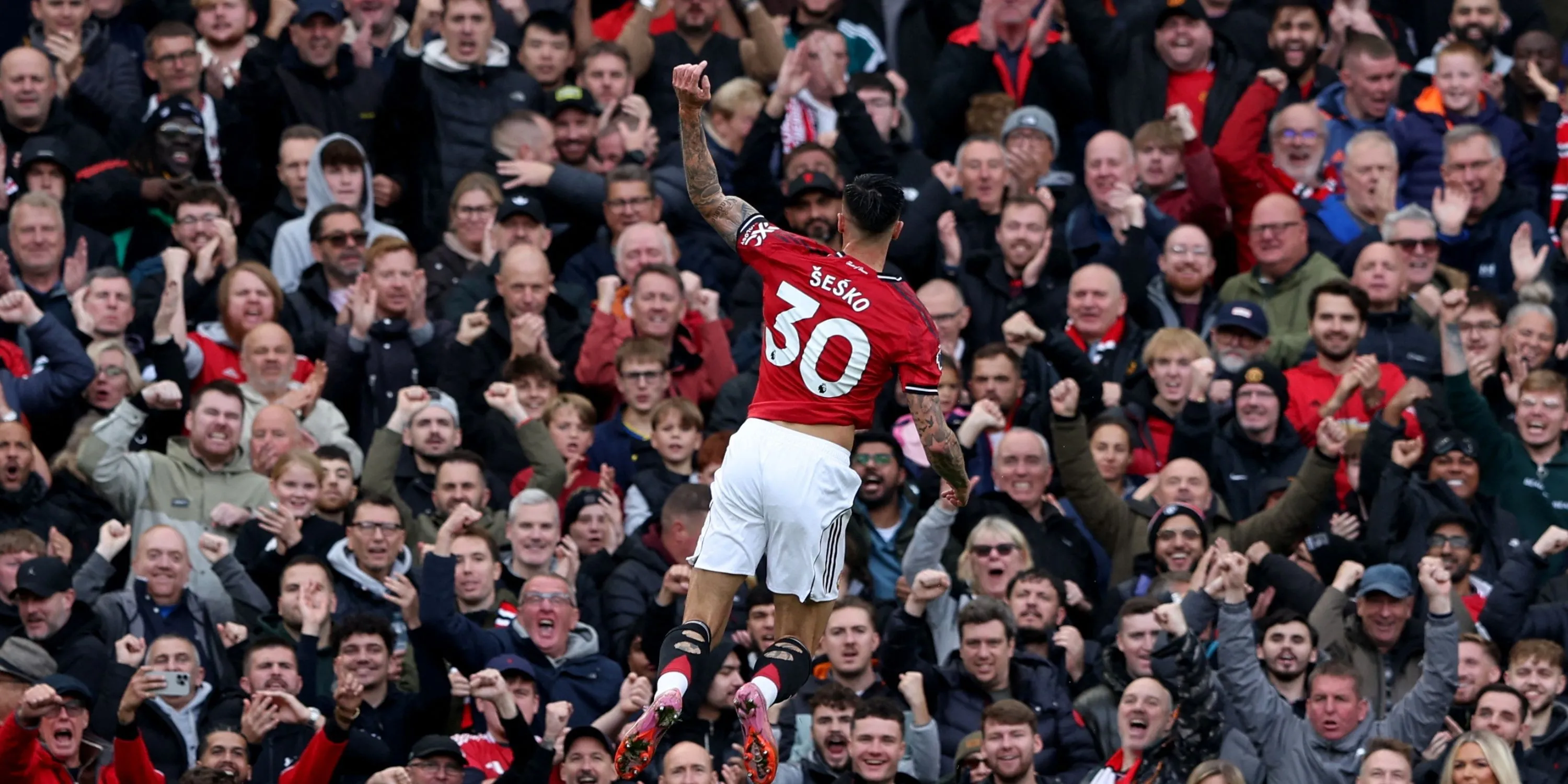 Benjamin Sesko ăn mừng sau bàn thắng cho Man United