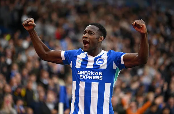 Danny Welbeck trong màu áo Brighton sắp trở lại Old Trafford
