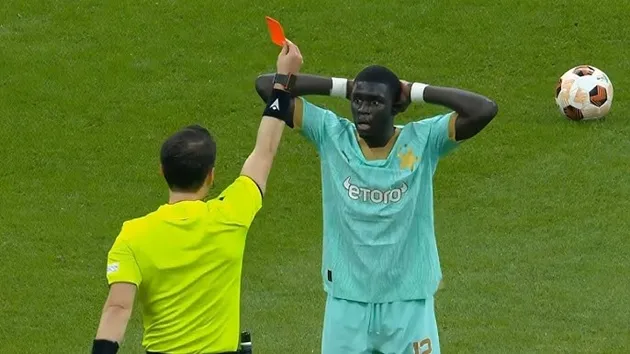 Đội bóng gặp khó nếu thiếu người sau thẻ đỏ