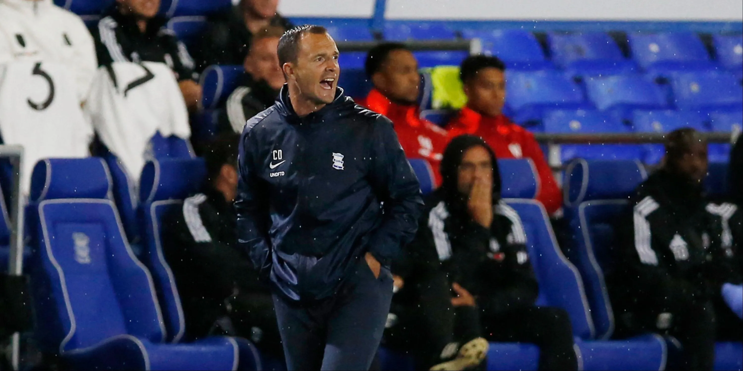 HLV Chris Davies của Birmingham City trong một trận đấu thuộc giải Hạng Nhất Anh