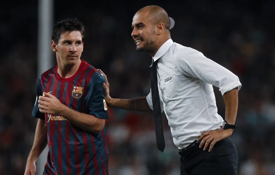 Lionel Messi chơi vai trò số 9 ảo tại Barcelona, di chuyển linh hoạt giữa hai tuyến