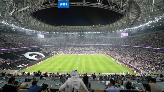 Sân Lusail với hệ thống đèn LED và cỏ hybrid đạt chuẩn FIFA Quality Pro