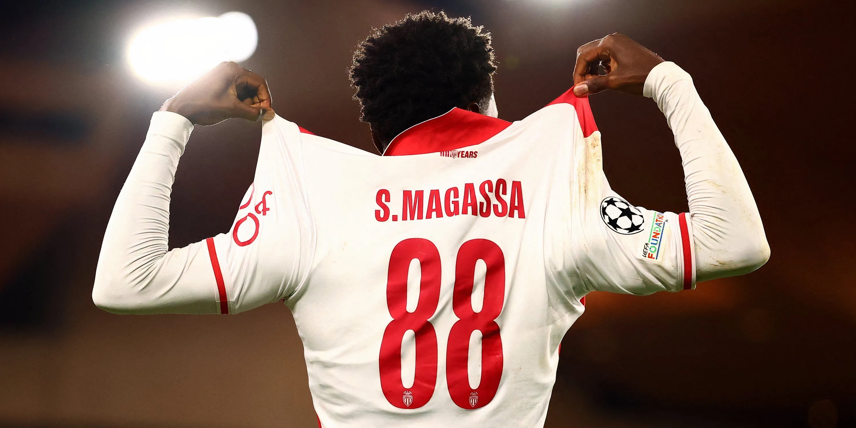 Soungoutou Magassa — tiền vệ tân binh của West Ham trong ảnh chân dung và buổi tập