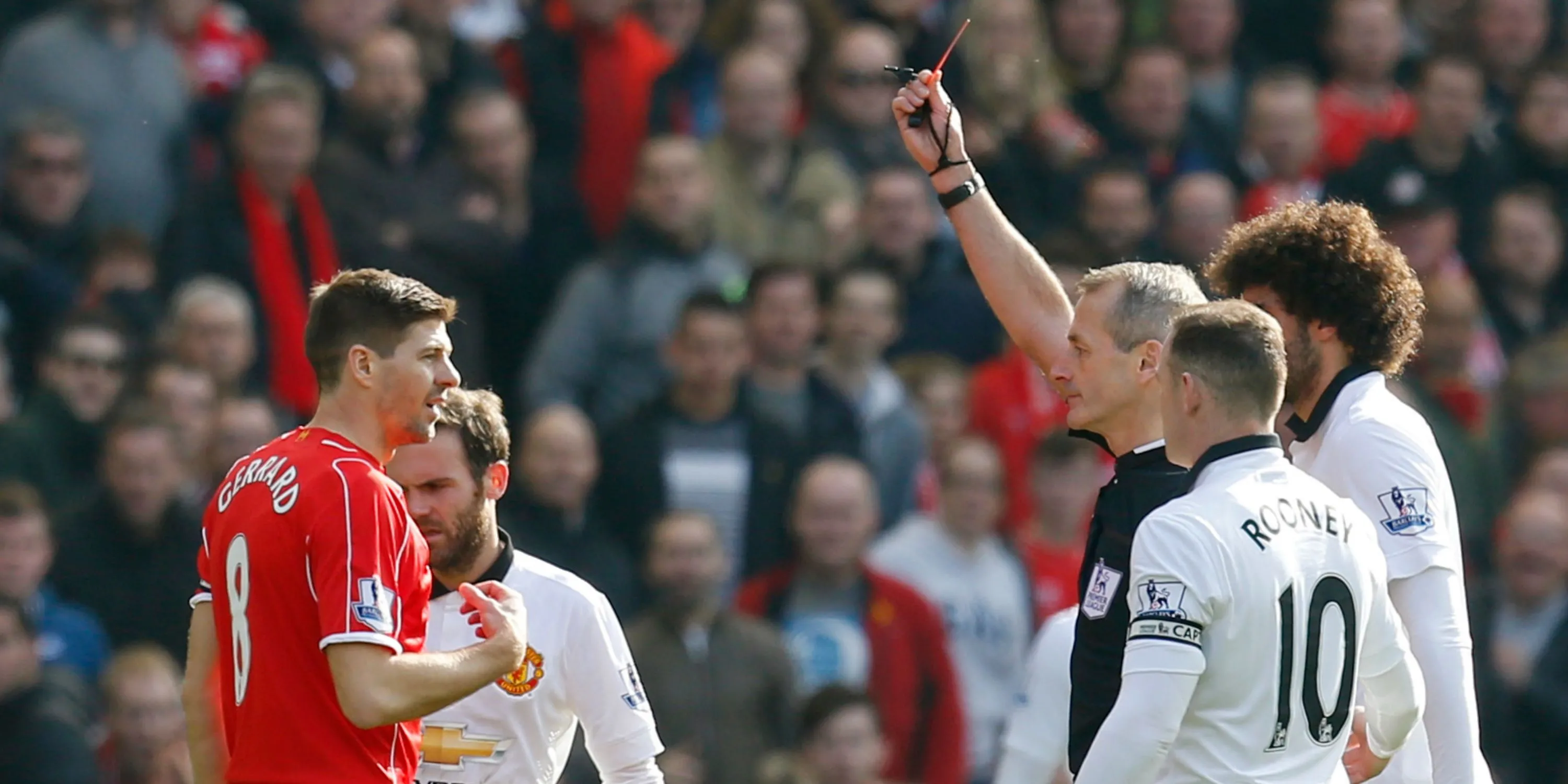 Steven Gerrard bị đuổi trong trận đấu với Man Utd tại Anfield