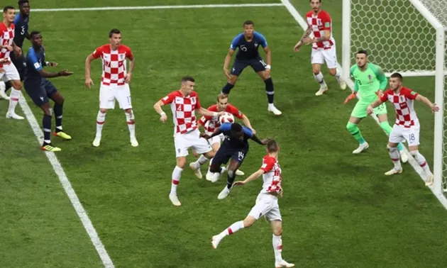 Tình huống Ivan Perisic bị VAR xác định chạm tay dẫn đến penalty ở World Cup 2018