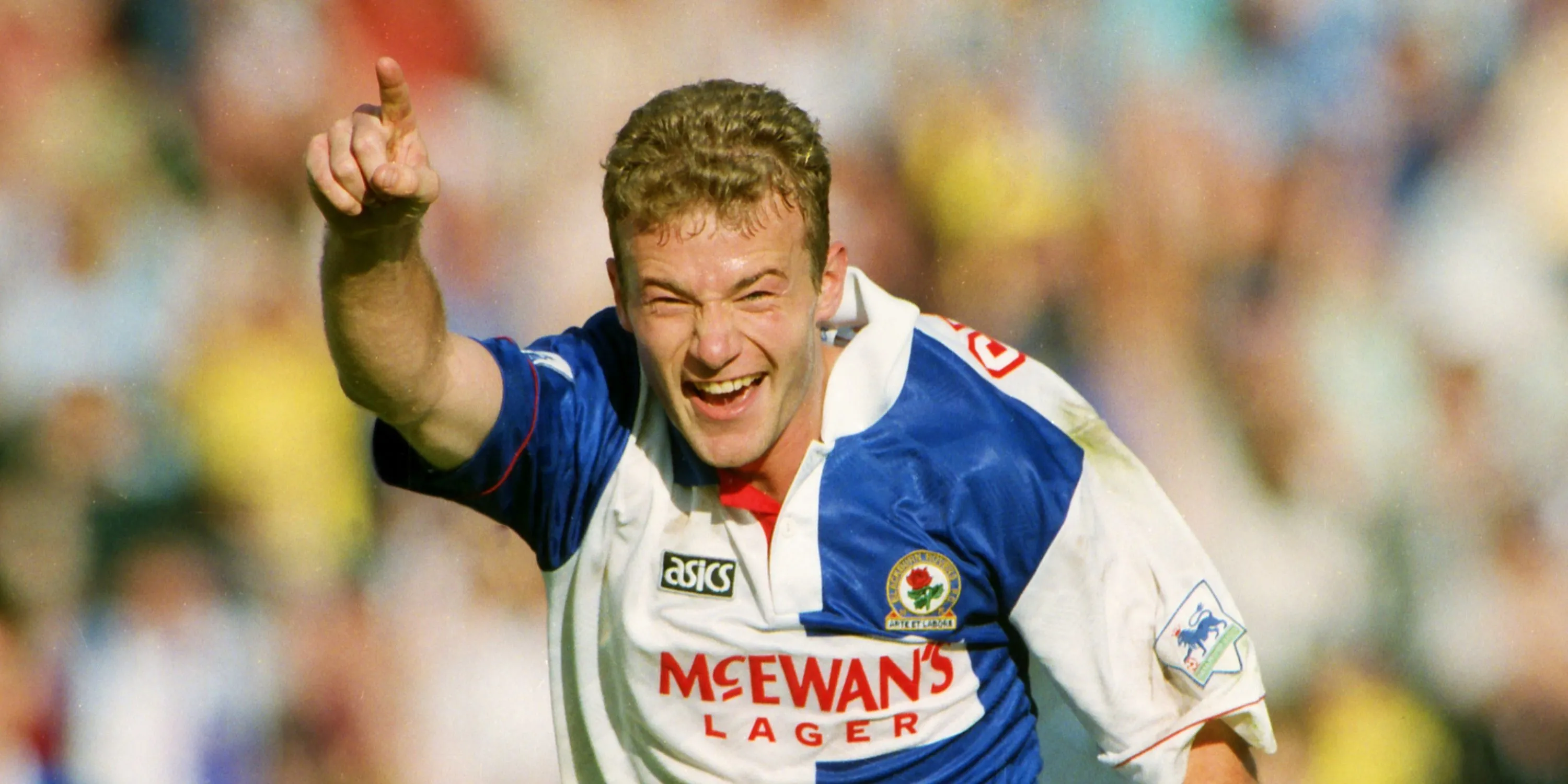 Alan Shearer là cầu thủ ghi bàn nhiều nhất trong lịch sử Ngoại hạng Anh