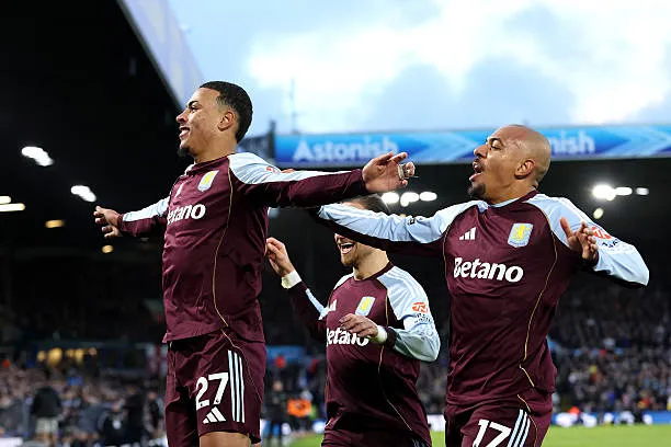 Aston Villa ngược dòng ngoạn mục