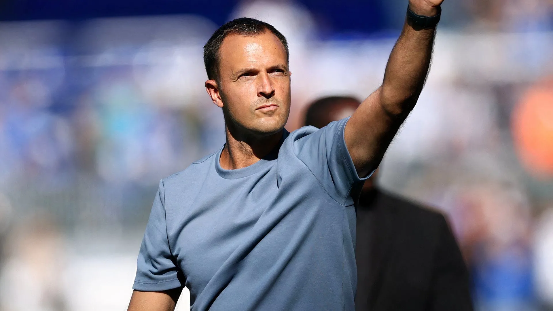 Chris Davies hướng dẫn đội tuyển Birmingham trước một trận quan trọng